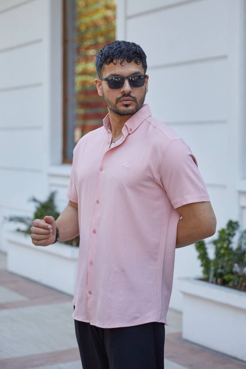 ⁦قميص رجالي نصف كم⁩ - الصورة ⁦2⁩